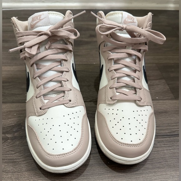 Women’s Nike Dunks - Picture 4 of 9